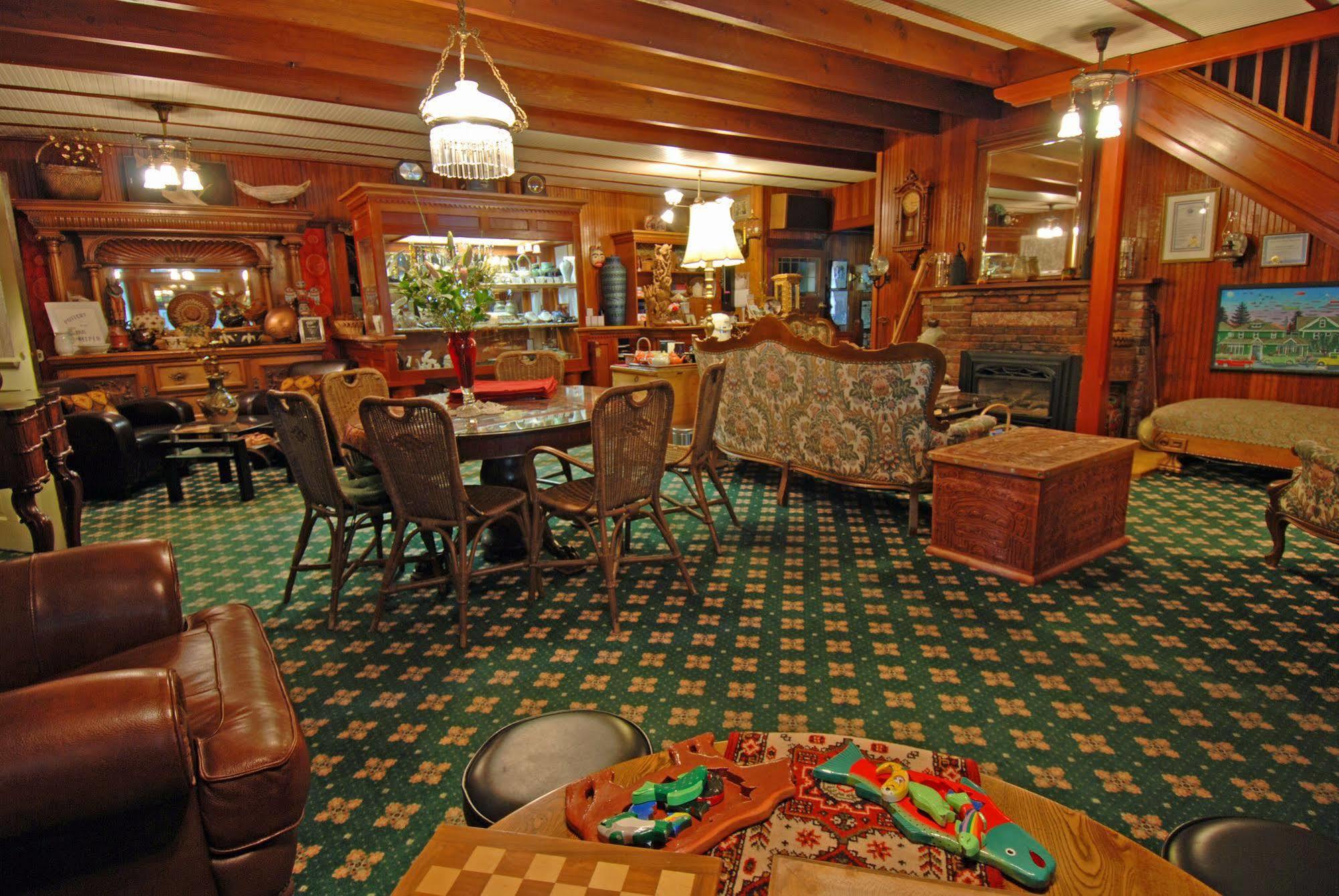 Shelburne 3*
