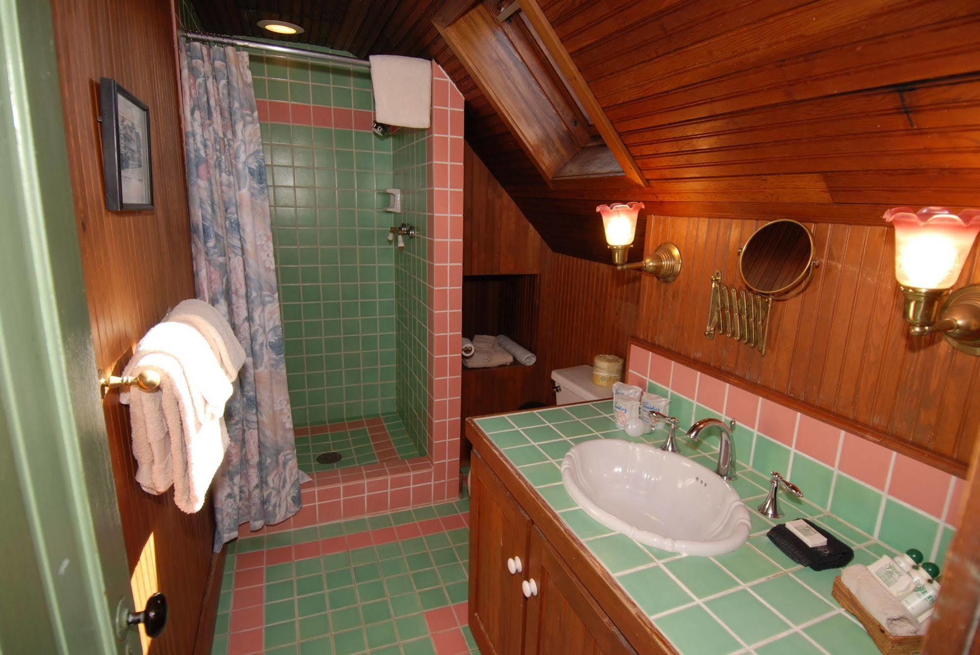 Shelburne 3* Seaview